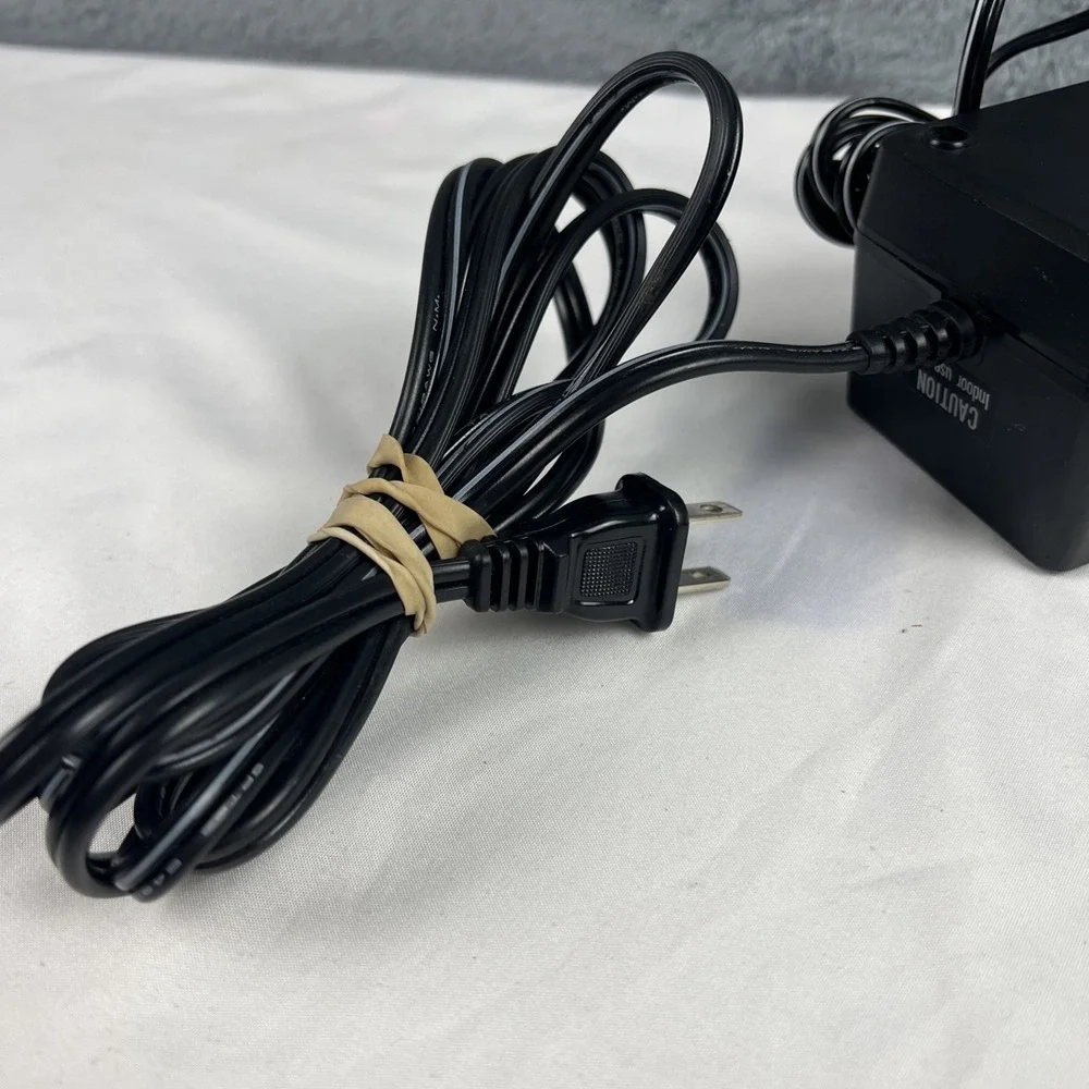 ARCHER AC ADAPTOR INPUT 120 V AC 60HZ 25W OUTPUT 12 V DC IA CAT. NO.‎ 273-1653